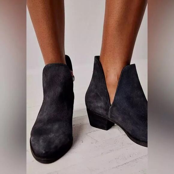 Free People Charm Double V Suede Dark Blue Navy Womens Western Ankle Booties 38 - Picture 1 of 7